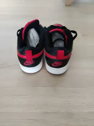 Zapatillas Nike Negras y Rojas