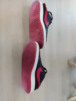 Zapatillas Nike Negras y Rojas