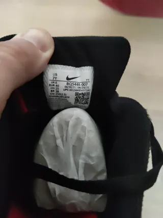 Zapatillas Nike Negras y Rojas