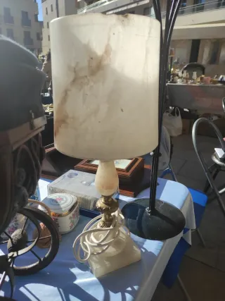 Lámpara de mesa de alabastro