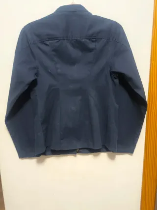 Chaqueta militar azul, M