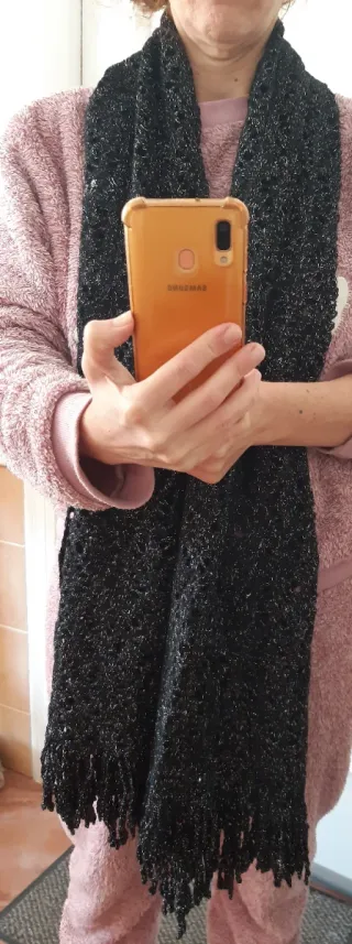 Bufanda crochet negra con brillos
