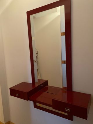 Recibidor moderno con espejo