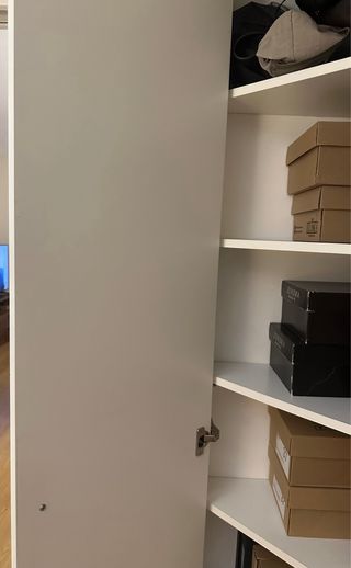 Armario esquinero blanco de madera