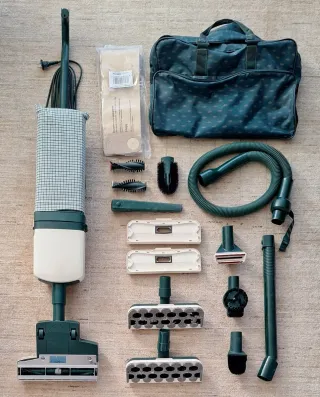 Aspirador Vorwerk VK 121 con accesorios