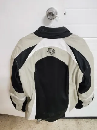 Chaqueta de cordura con protecciones