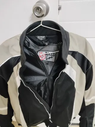 Chaqueta de cordura con protecciones