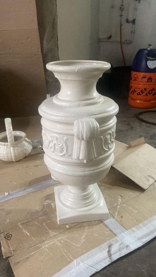 Jarrón grande decorativo, no se incluye flores