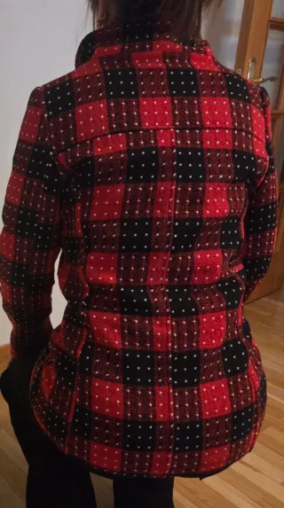 Chaqueta cuadros rojos y negros