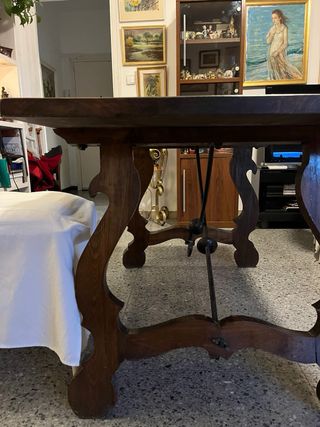 Mesa de comedor de madera rústica