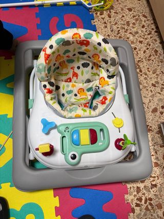 Andador para bebé con actividades