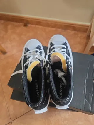 Zapatillas Converse Negras y Blancas