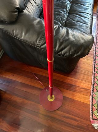 Lámpara de pie vintage dorada y roja