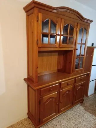 Mueble de pino macizo