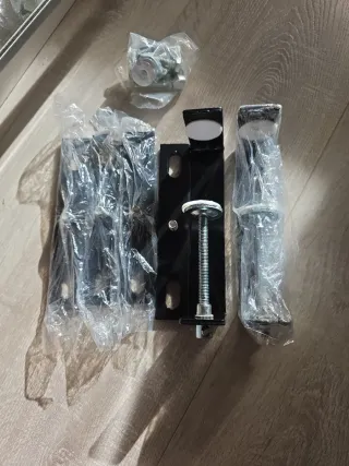 Accessori per mobili Ikea in metallo e plastica