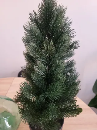 Arbolito de Navidad con maceta de plástico