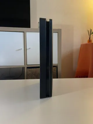 PS4 Slim 1TB - COMO NUEVA