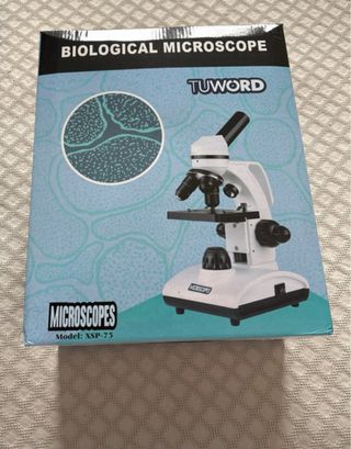 Microscopio blanco y negro