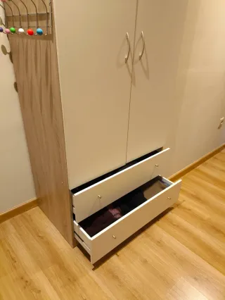 Armario blanco y roble. A recoger zona Pasarón, Po