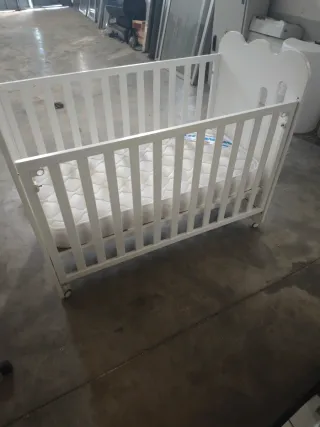Cuna blanca Don Algodón con colchón incluido.