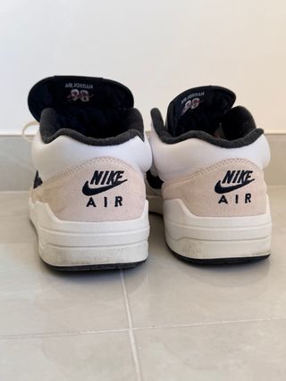 Nike Jordan Beige y Blanco