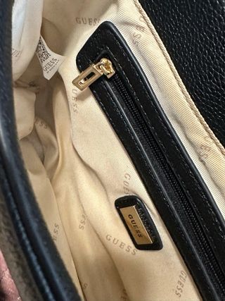Bolso Guess Negro Acolchado