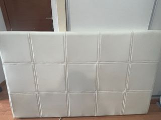 Cabecero polipiel blanco capitoné