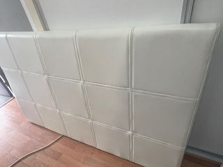 Cabecero polipiel blanco capitoné