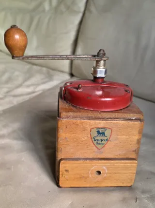 Molinillo de café Peugeot antiguo