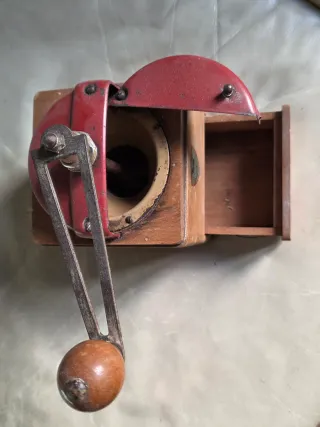 Molinillo de café Peugeot antiguo