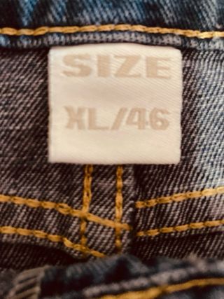 Falda vaquera desgastada talla 40