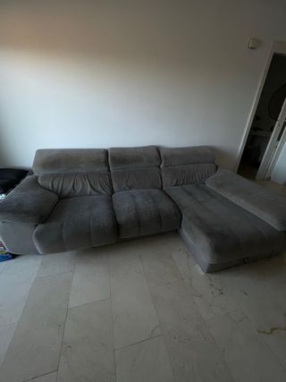 Sofá modular gris de terciopelo