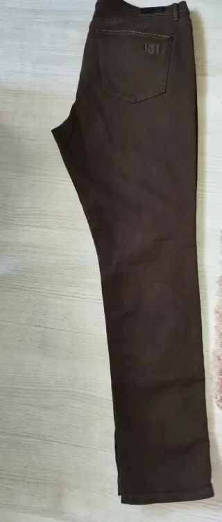 Pantalón vaquero marrón