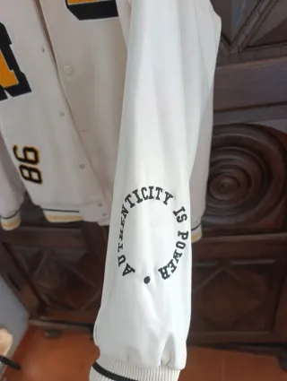 Cazadora Beisbolera Chica Beige y Amarilla