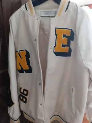 Cazadora Beisbolera Chica Beige y Amarilla