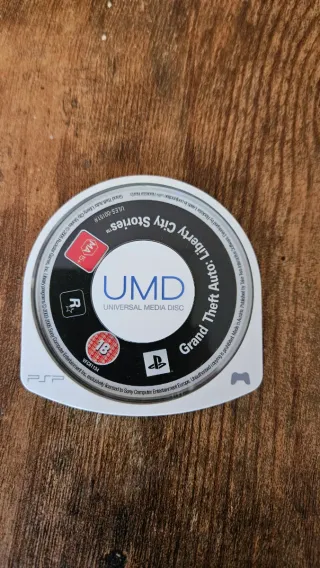 Lote 5 UMD PSP: F1, Midnight Club, GTA