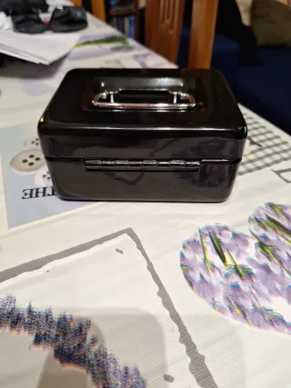 Caja de caudales metálica negra