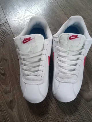 Zapatillas Nike Cortez Blancas y Rojas