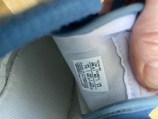 Zapatillas Asics Azules y Blancas