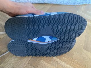 Zapatillas Asics Azules y Blancas