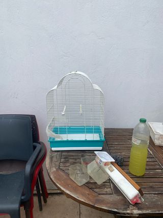 Jaula para pájaros blanca y turquesa