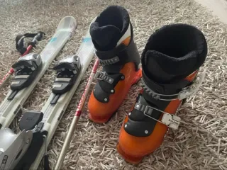 Conjunto Esquís, Bastones y Botas Niños