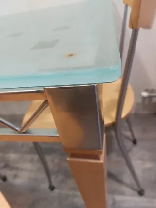 Mesa de cocina y 4 sillas