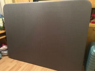 Base tapizada gris de tela