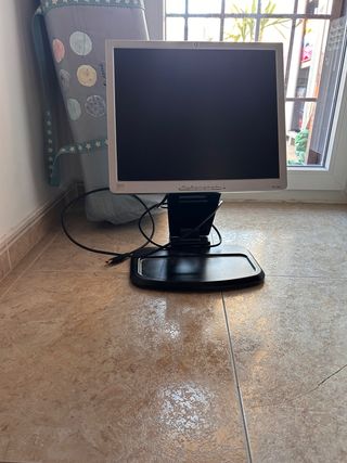 Pantalla HP Plata y Negra