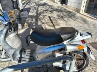 Piaggio Liberty Plata Antigua