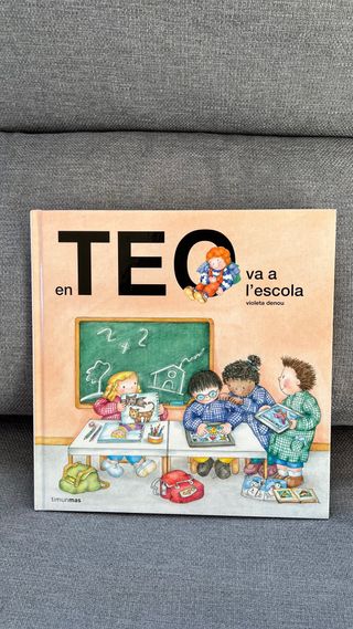 La Lulú va a l’escola i en Teo va a l’escola