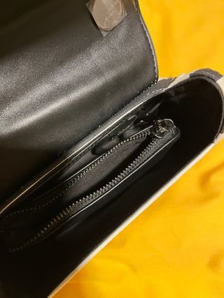 Bolso rayas blanco y negro con parches