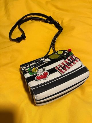 Bolso rayas blanco y negro con parches