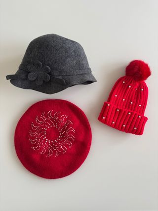 Cappelli lana donna grigio e rosso